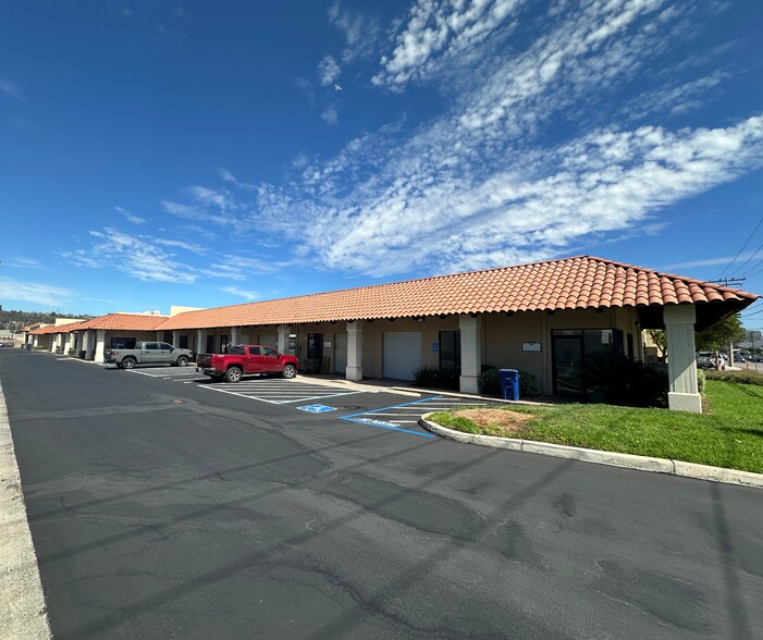 1160 Pioneer Way, El Cajon, CA à louer - Photo du bâtiment - Image 1 de 2