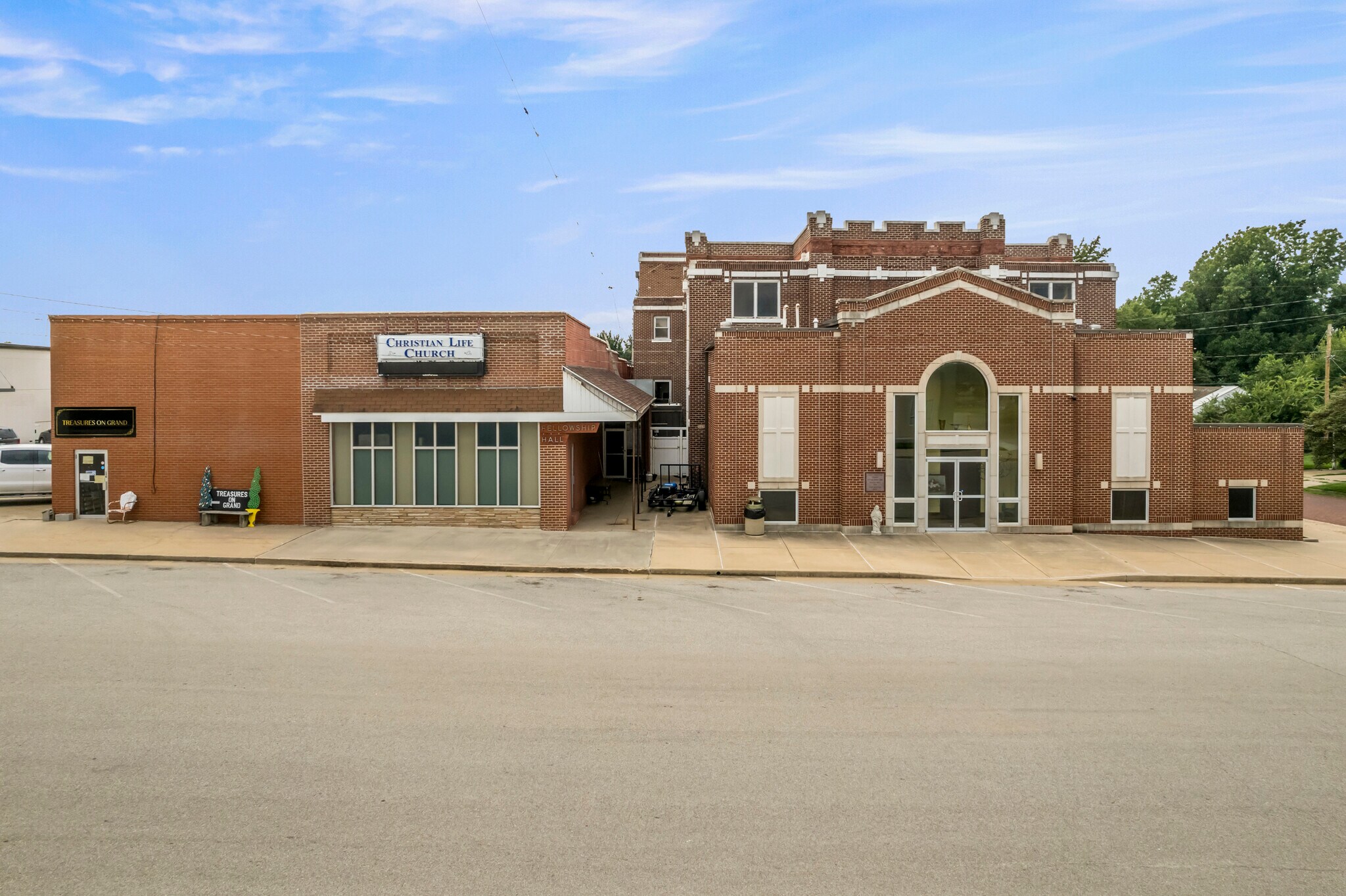 115-117 W Grand Ave, Tonkawa, OK for sale Primary Photo- Image 1 of 52