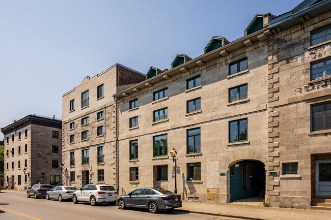 More details for 217 Rue De La Commune O, Montréal, QC - Office for Lease