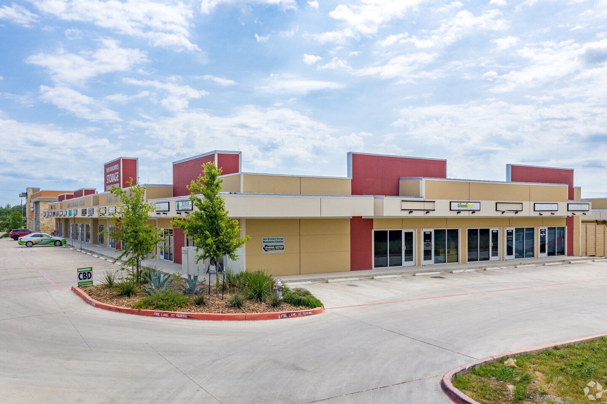2090 N Interstate 35, New Braunfels, TX à louer Photo du bâtiment- Image 1 de 6