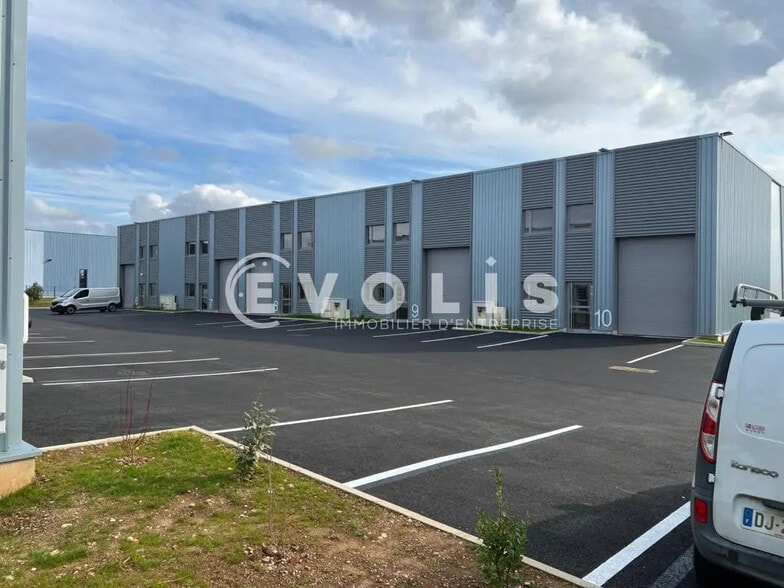 Flex in Saint-Vulbas for sale - Building Photo - Image 1 of 22