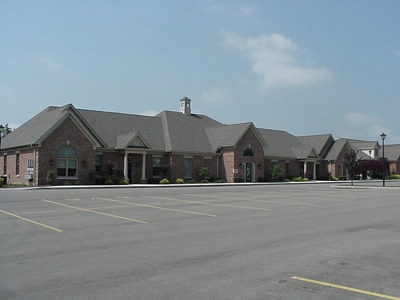 821 Kentwood Dr, Youngstown, OH à louer - Photo du bâtiment - Image 3 de 4