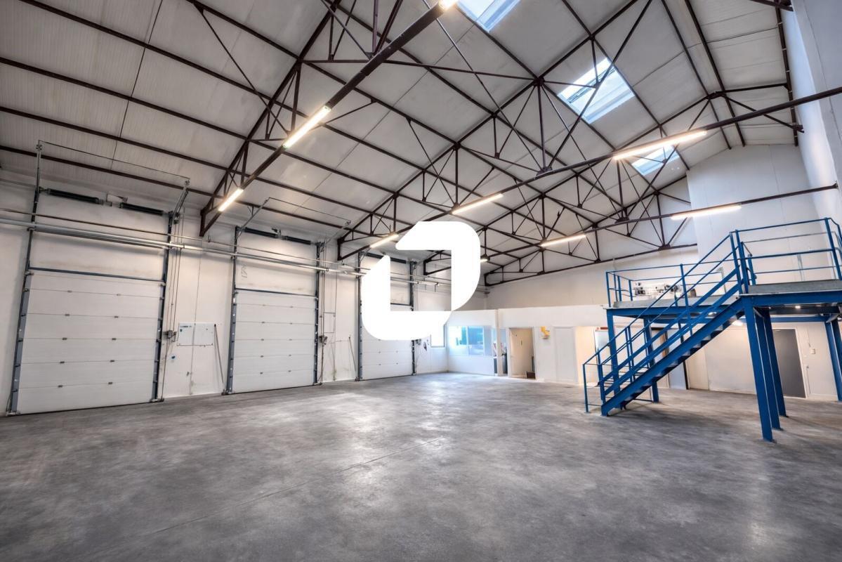 Flex in Vaulx En Velin for lease Building Photo- Image 1 of 34