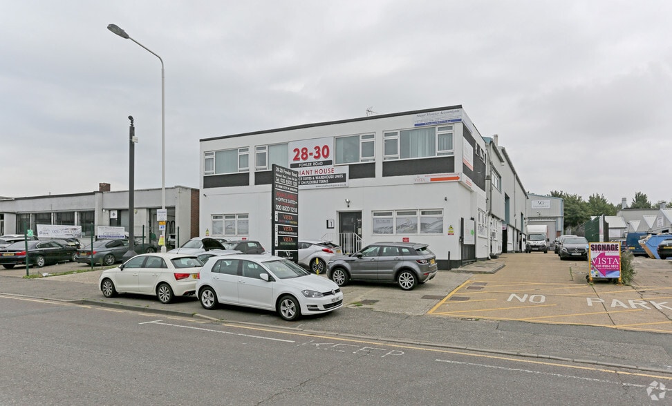 28-30 Fowler Rd, Ilford à louer - Photo du bâtiment - Image 1 de 22