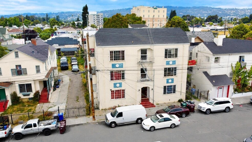 3040 E 19th St, Oakland, CA for sale - Building Photo - Image 2 of 18