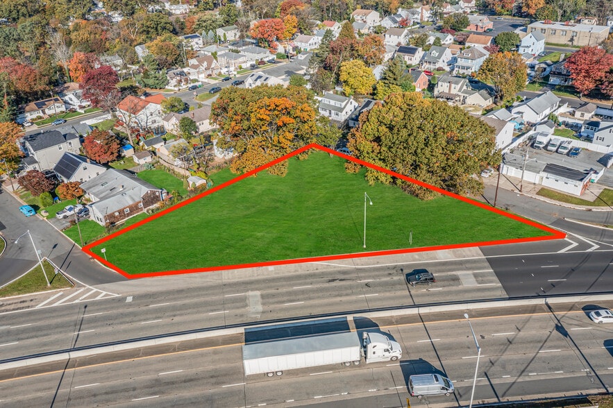 43 Raymond St, Edison, NJ for lease - Primary Photo - Image 1 of 7