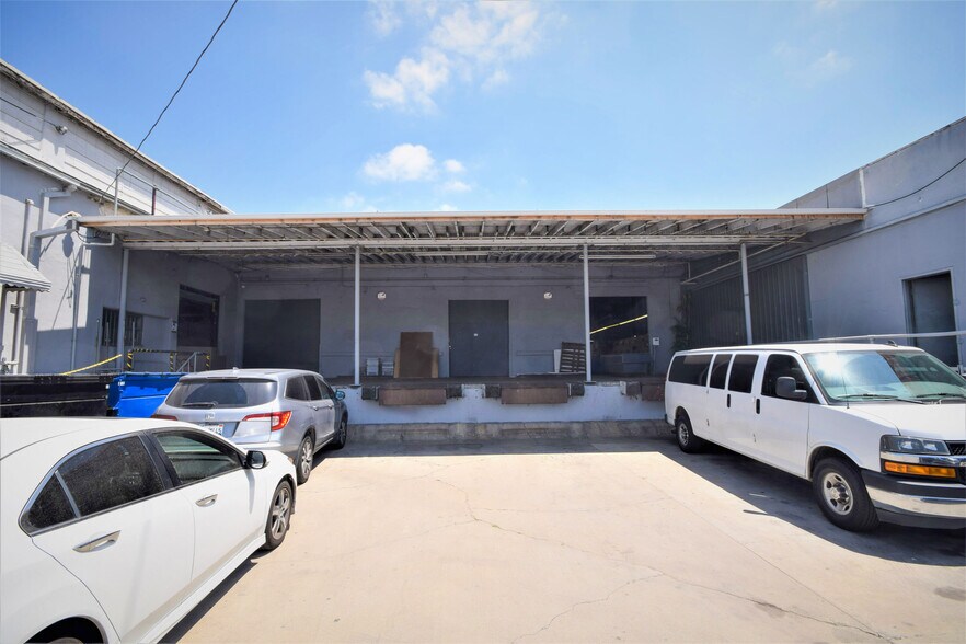 2857 E Pico Blvd, Los Angeles, CA à louer - Photo du bâtiment - Image 1 de 9