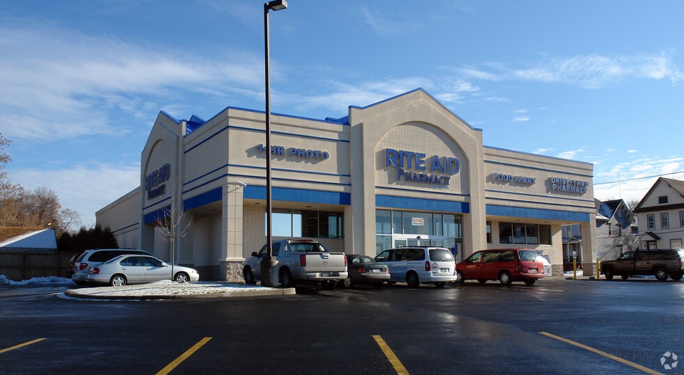 172 N Main St, Gloversville, NY for lease - Primary Photo - Image 1 of 2