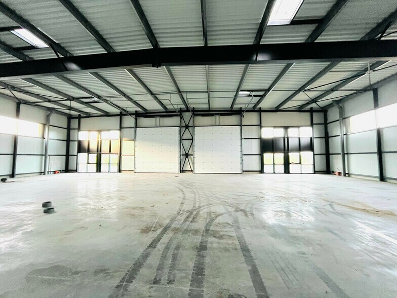 Flex in Le Havre for lease - Building Photo - Image 2 of 4