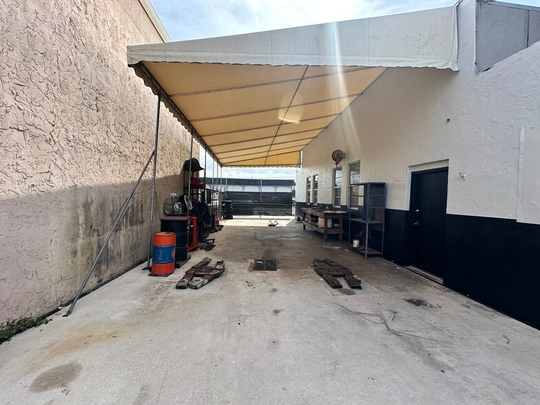 2304 SW 60th Way, Miramar, FL for lease - Building Photo - Image 3 of 12