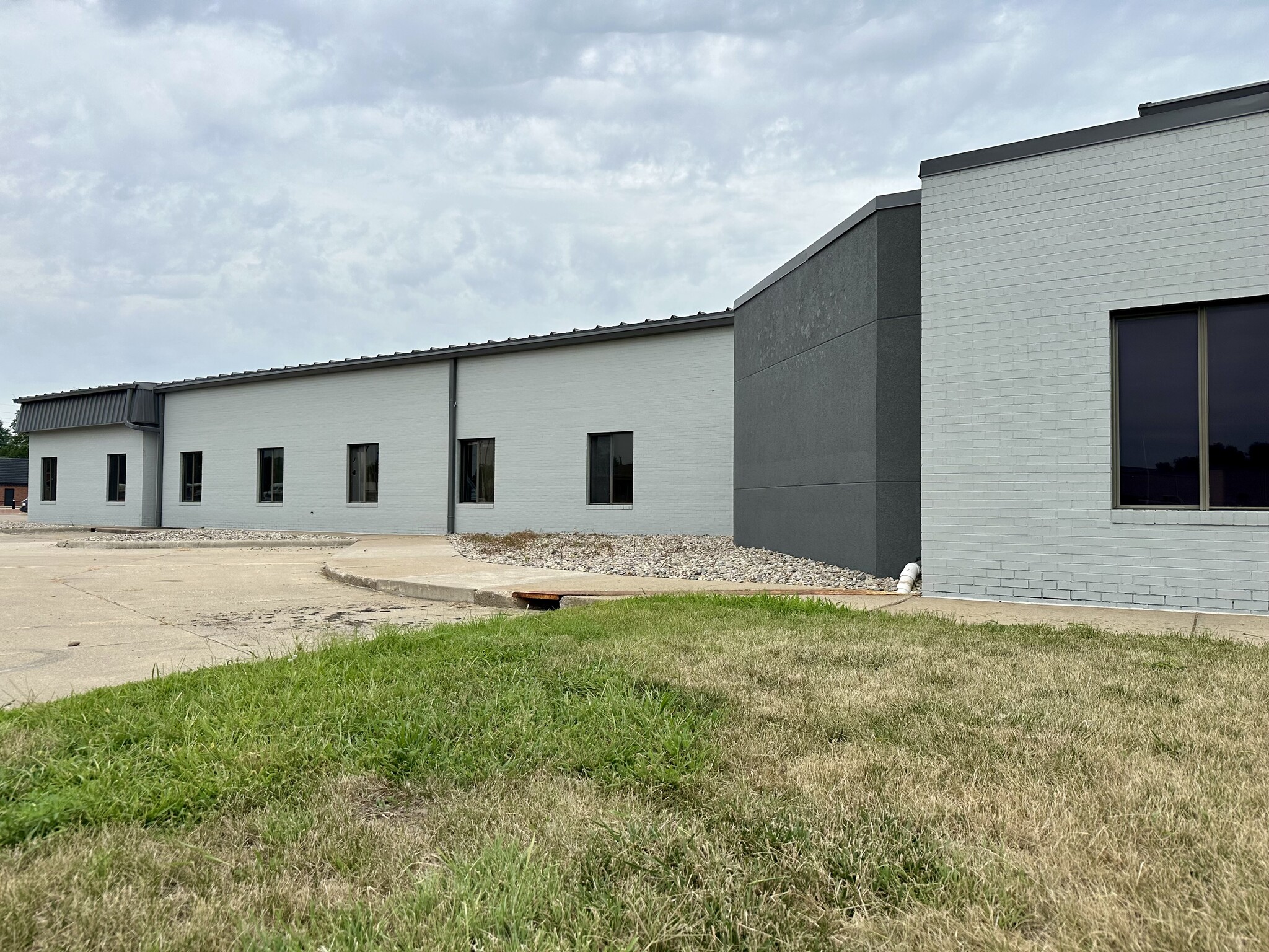 110 Sergeant Square Dr, Sergeant Bluff, IA for lease Building Photo- Image 1 of 2