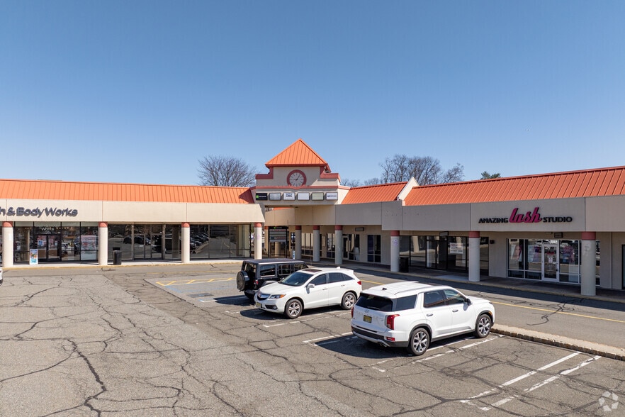 1210 Hamburg Tpke, Wayne, NJ for lease - Primary Photo - Image 1 of 20