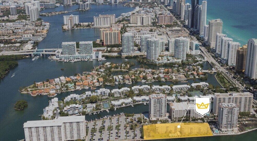 220 Kings Point Dr, Sunny Isles Beach, FL à vendre - Aérien - Image 2 de 7