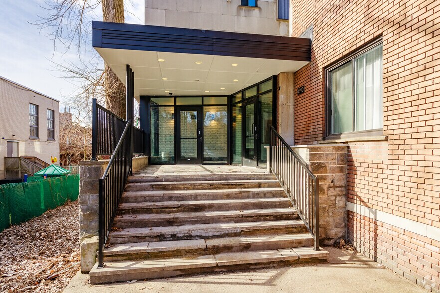 4988 Av Clanranald, Montréal, QC à vendre - Photo du bâtiment - Image 3 de 3