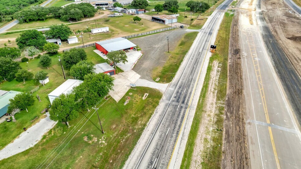 23404 NW Zac Lentz Pky, Victoria, TX à vendre - Photo principale - Image 1 de 65