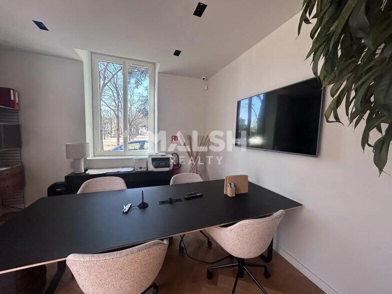 Commerce de détail dans Écully à louer - Photo intérieure - Image 3 de 6