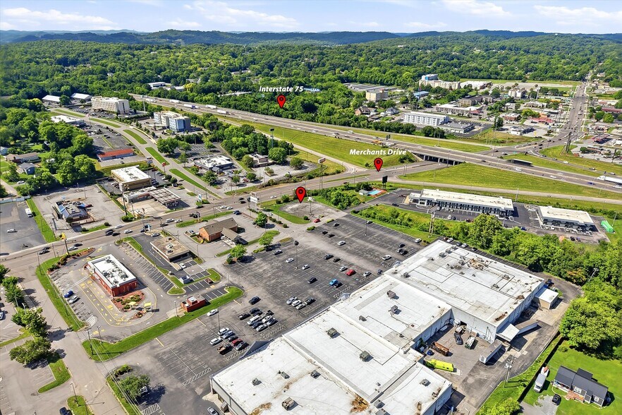 Merchants Dr, Knoxville, TN à louer - Photo du bâtiment - Image 2 de 12