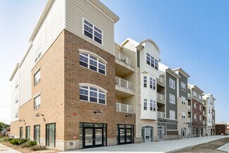 Plus de détails pour 2222 E Michigan Ave, Lansing, MI - Bureau/Commerce de détail à louer