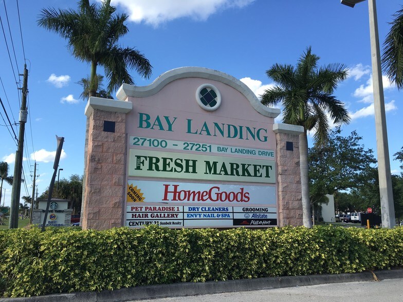27251 Bay Landing Dr, Bonita Springs, FL à louer - Photo du bâtiment - Image 2 de 3