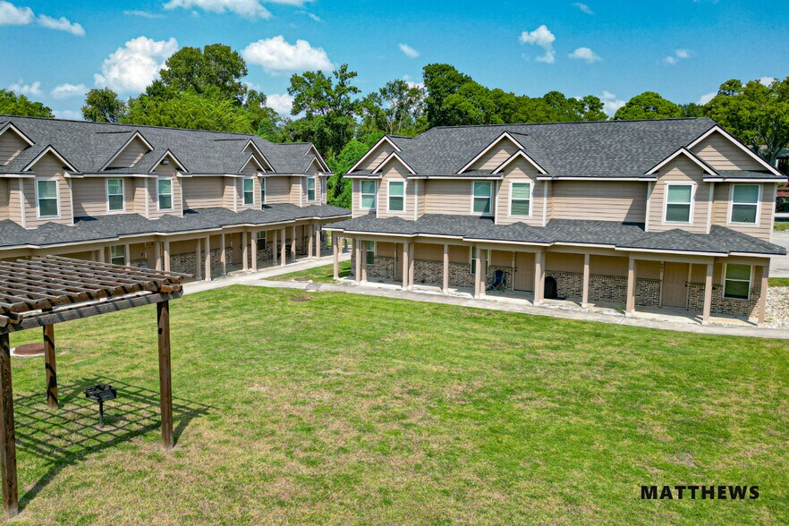 2002 20th St, Huntsville, TX à vendre - Photo du bâtiment - Image 2 de 3