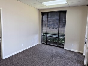 5520-5528 Old Bullard Rd, Tyler, TX for lease Interior Photo- Image 2 of 9