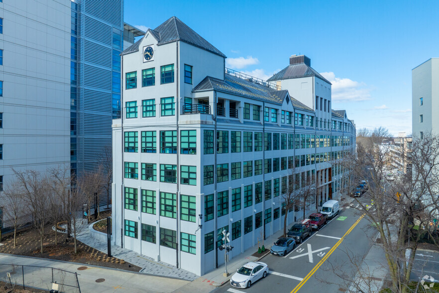 1 Kendall Sq, Cambridge, MA for lease - Building Photo - Image 1 of 9