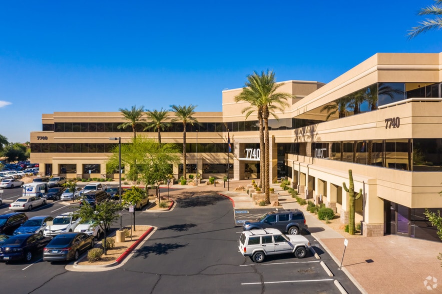 7740 N 16th St, Phoenix, AZ à vendre - Photo du bâtiment - Image 3 de 13
