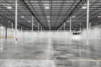 4100 Meadow Oak Dr, Charlotte, NC à louer Photo du bâtiment- Image 2 de 9