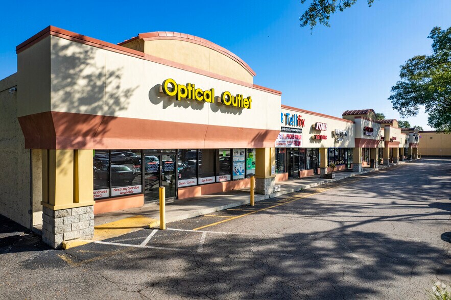 1510-1526 E Fowler Ave, Tampa, FL à louer - Photo du bâtiment - Image 2 de 19