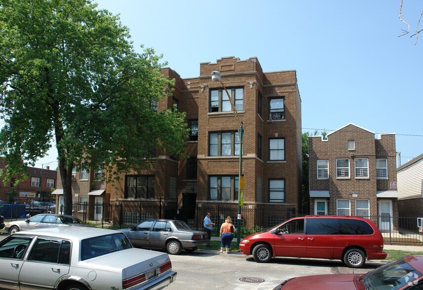 3350 W Evergreen Ave, Chicago, IL for sale - Building Photo - Image 2 of 10