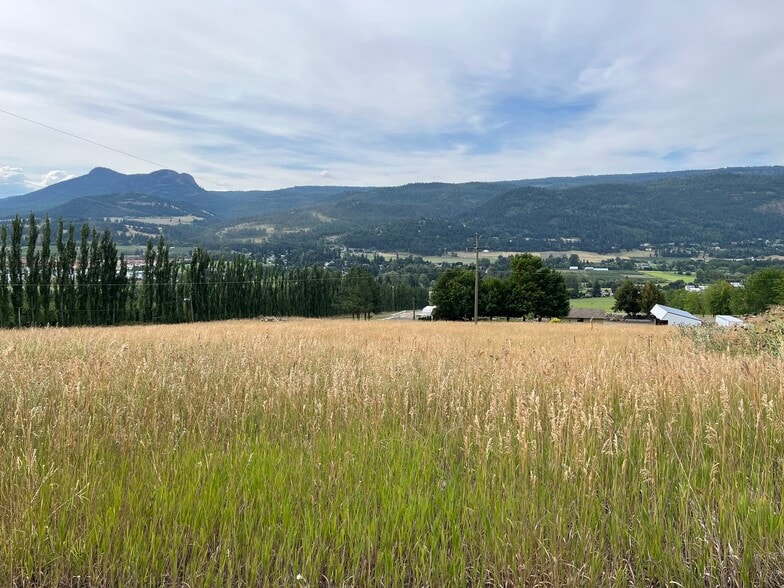 6615 Buchanan Rd, Coldstream, BC for lease - Primary Photo - Image 1 of 3
