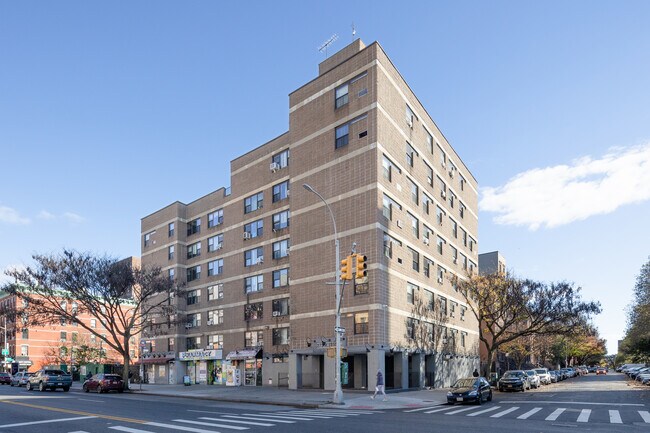 Plus de détails pour 2450 Frederick Douglass Blvd, New York, NY - Commerce de détail à louer