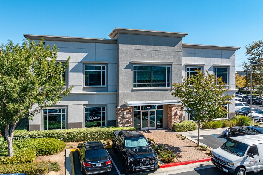 5861 Pine Ave, Chino Hills, CA à louer - Photo du bâtiment - Image 2 de 4