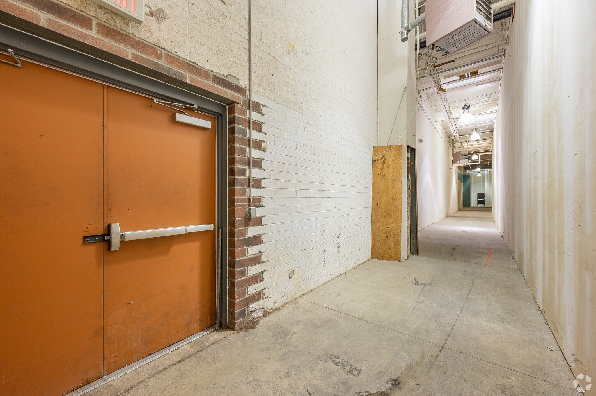 6235-6245 Wilson Mills Rd, Highland Heights, OH for lease Interior Photo- Image 1 of 4