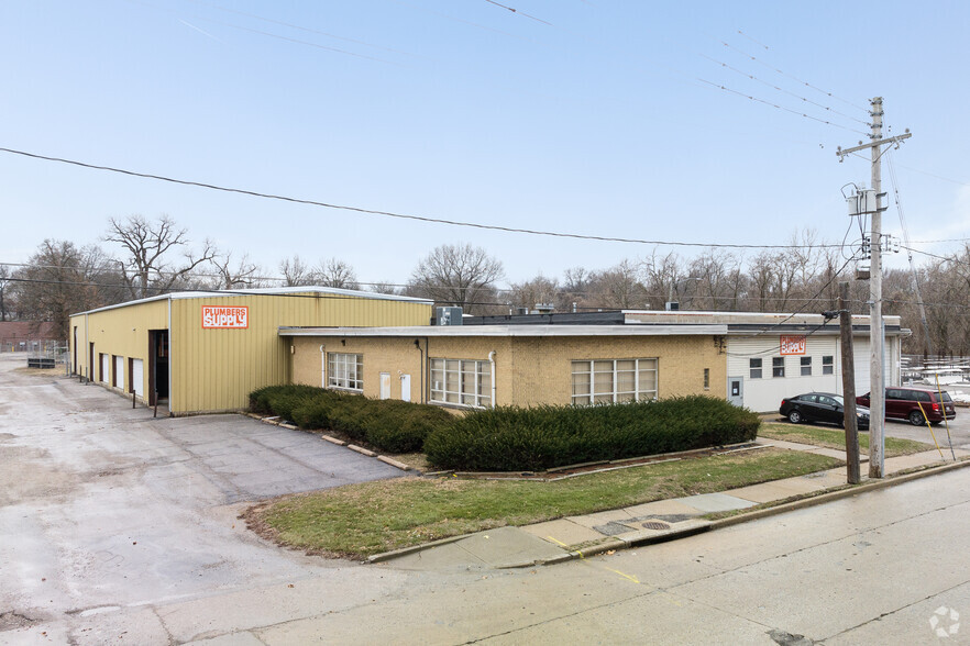 400 W Monroe St, Belleville, IL à louer - Photo du bâtiment - Image 1 de 4