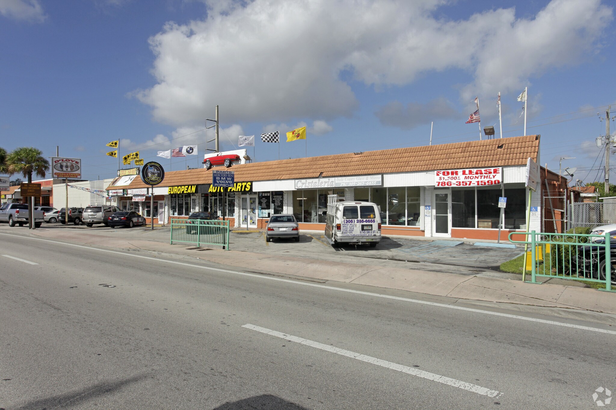 6741-6757 SW 8th St, Miami, FL à louer Photo principale- Image 1 de 5
