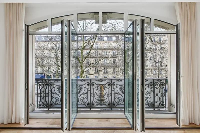 11 B Rue Balzac, Paris for lease - Interior Photo - Image 3 of 16