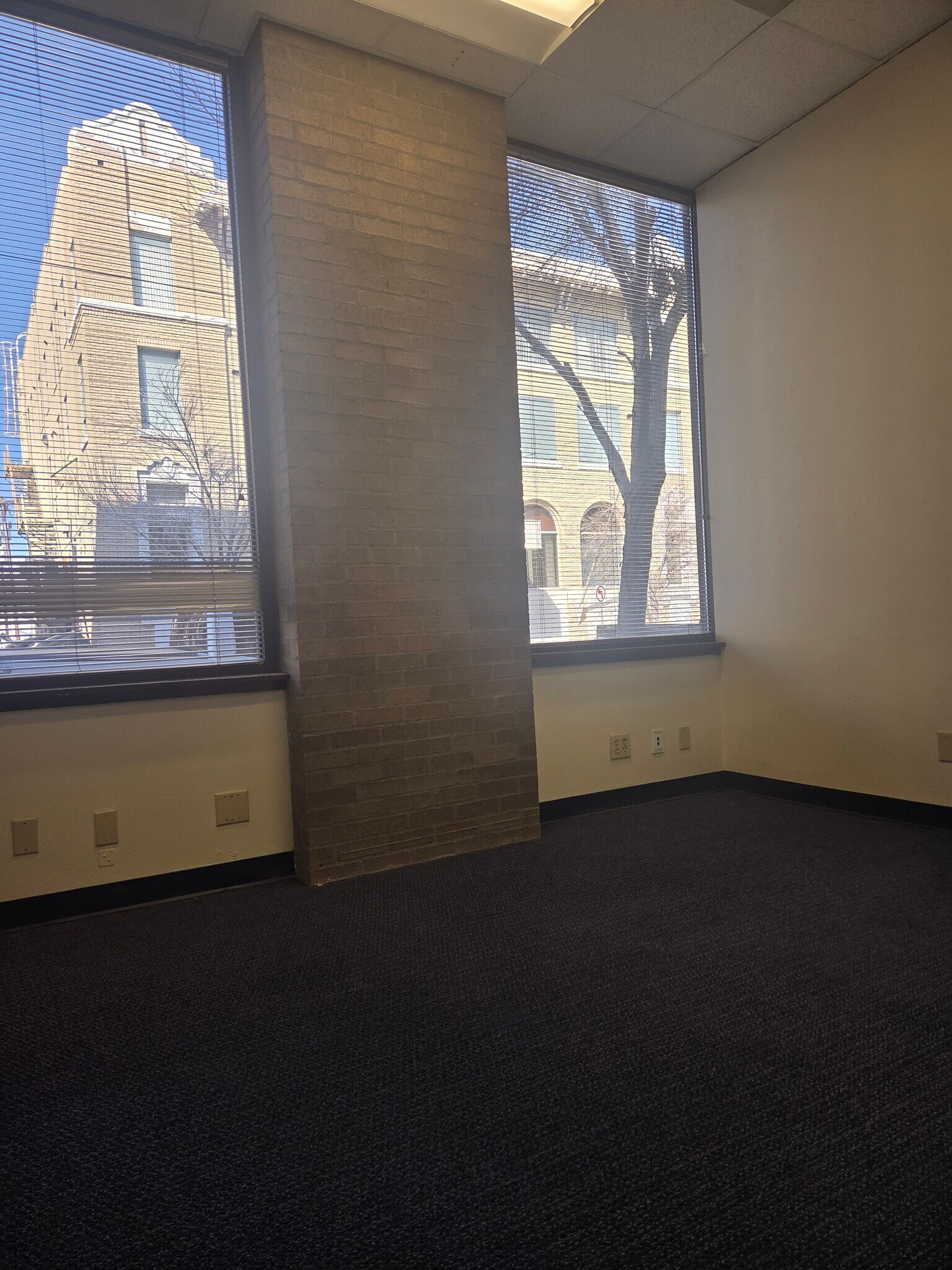 416 N Stanton St, El Paso, TX à louer Photo intérieure- Image 1 de 2