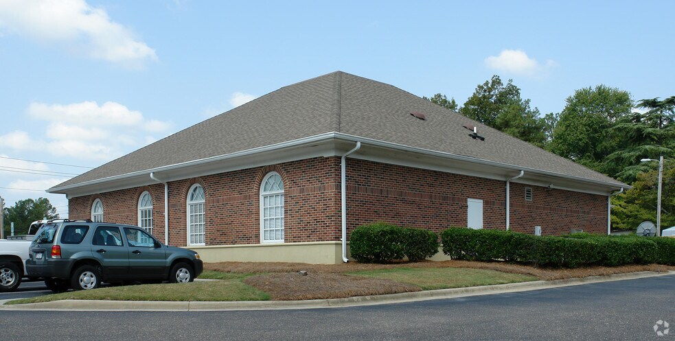 991 S Mcpherson Church Rd, Fayetteville, NC à louer - Photo du bâtiment - Image 2 de 16