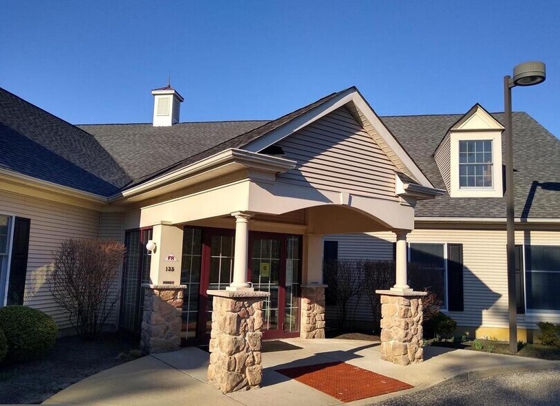 135 Jackson Rd, Medford, NJ à louer - Photo du bâtiment - Image 1 de 12