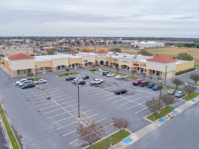 4101-4179 Crosspoint Blvd, Edinburg, TX à louer - Photo du bâtiment - Image 1 de 4