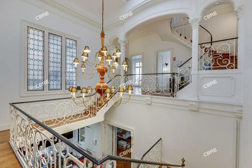 Office in Bordeaux for lease - Interior Photo - Image 3 of 9