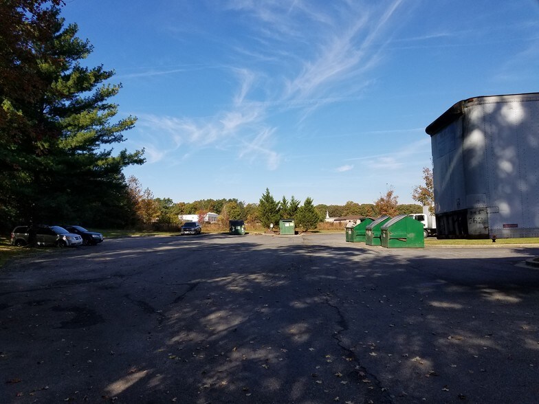 8 Jay Gould Ct, Waldorf, MD à louer - Photo du bâtiment - Image 3 de 11