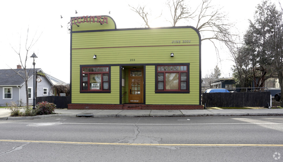 203 E Main St, Talent, OR for sale - Primary Photo - Image 1 of 1