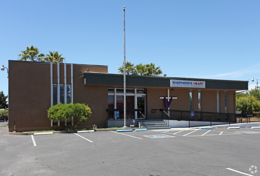 5223 N El Dorado St, Stockton, CA à louer - Photo du bâtiment - Image 3 de 3