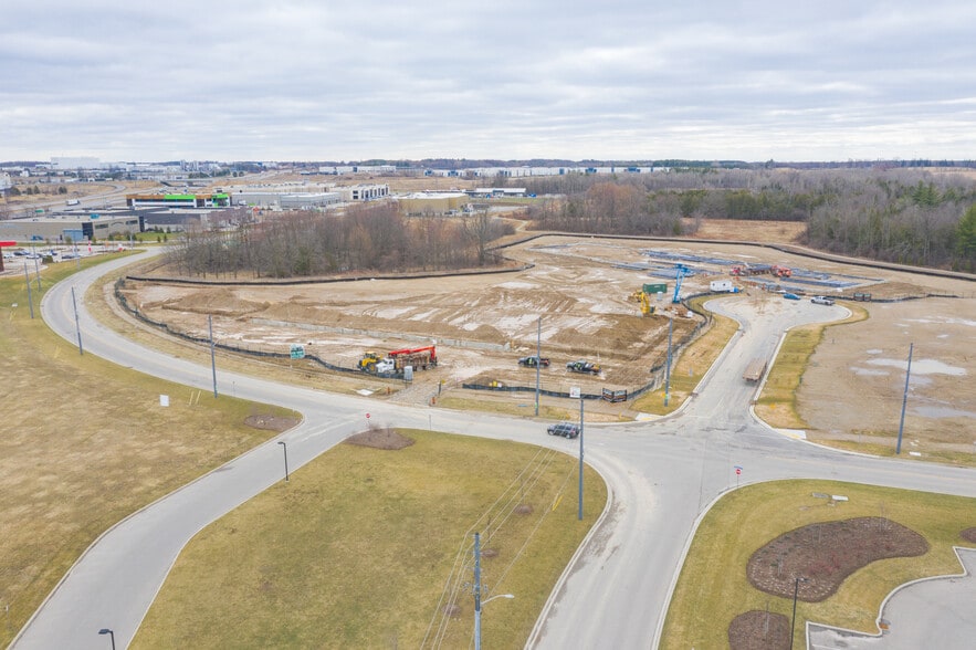 350 Hanlon Creek Blvd, Guelph, ON à louer - Photo de construction - Image 3 de 3