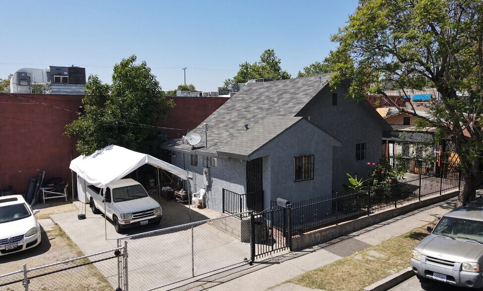 5690 York Blvd, Los Angeles, CA à vendre - Photo du bâtiment - Image 2 de 13