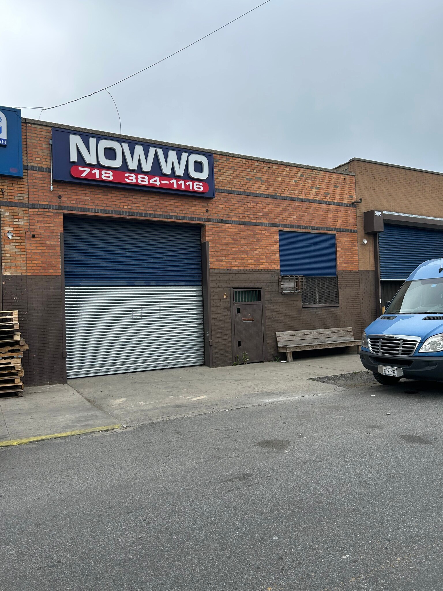 76 Anthony St, Brooklyn, NY à vendre Photo du bâtiment- Image 1 de 1