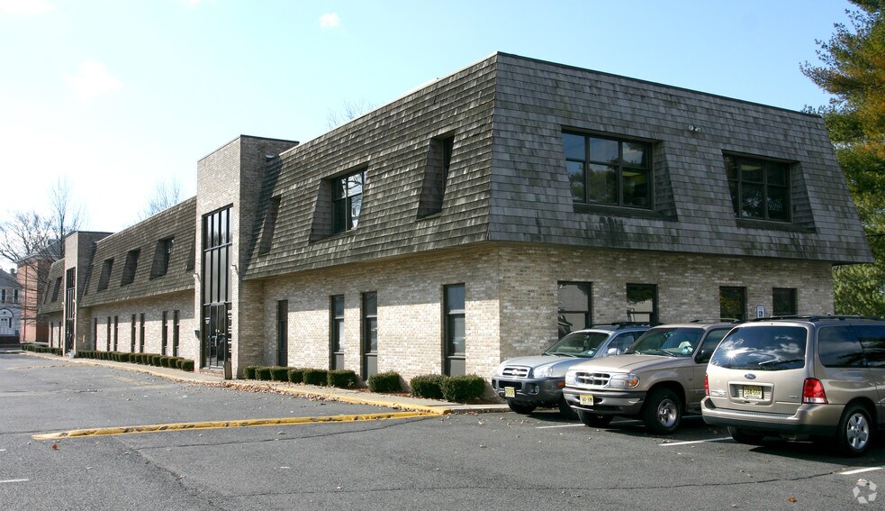 329 Belleville Ave, Bloomfield, NJ à louer - Photo du bâtiment - Image 2 de 4