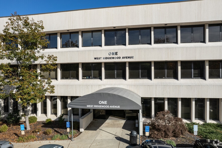 1 W Ridgewood Ave, Paramus, NJ for lease - Building Photo - Image 3 of 6